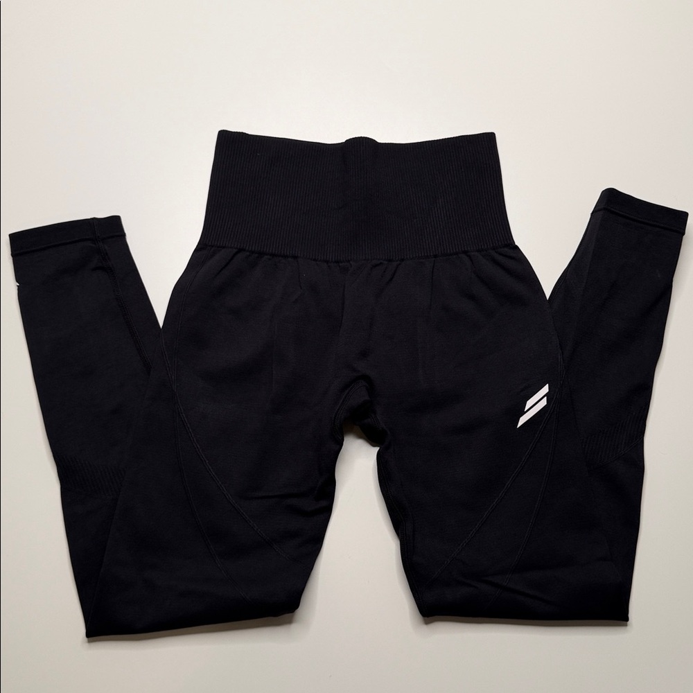 DOYOUEVEN Women’s Seamless leggings : Black size small